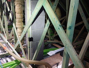 Zateplení stropu rodinného domu pomocí foukané izolace